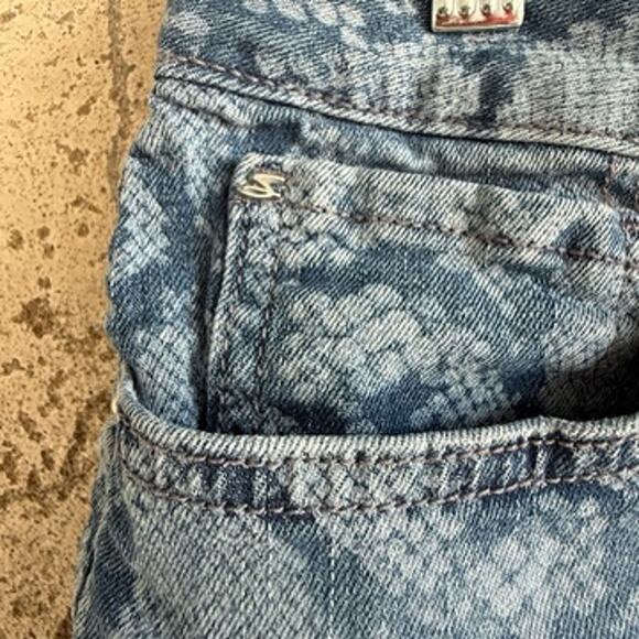 Seven7 Jeans Weekend Shorts Stretch Denim Snake Print size 12 Frayed hem - Picture 2 of 8